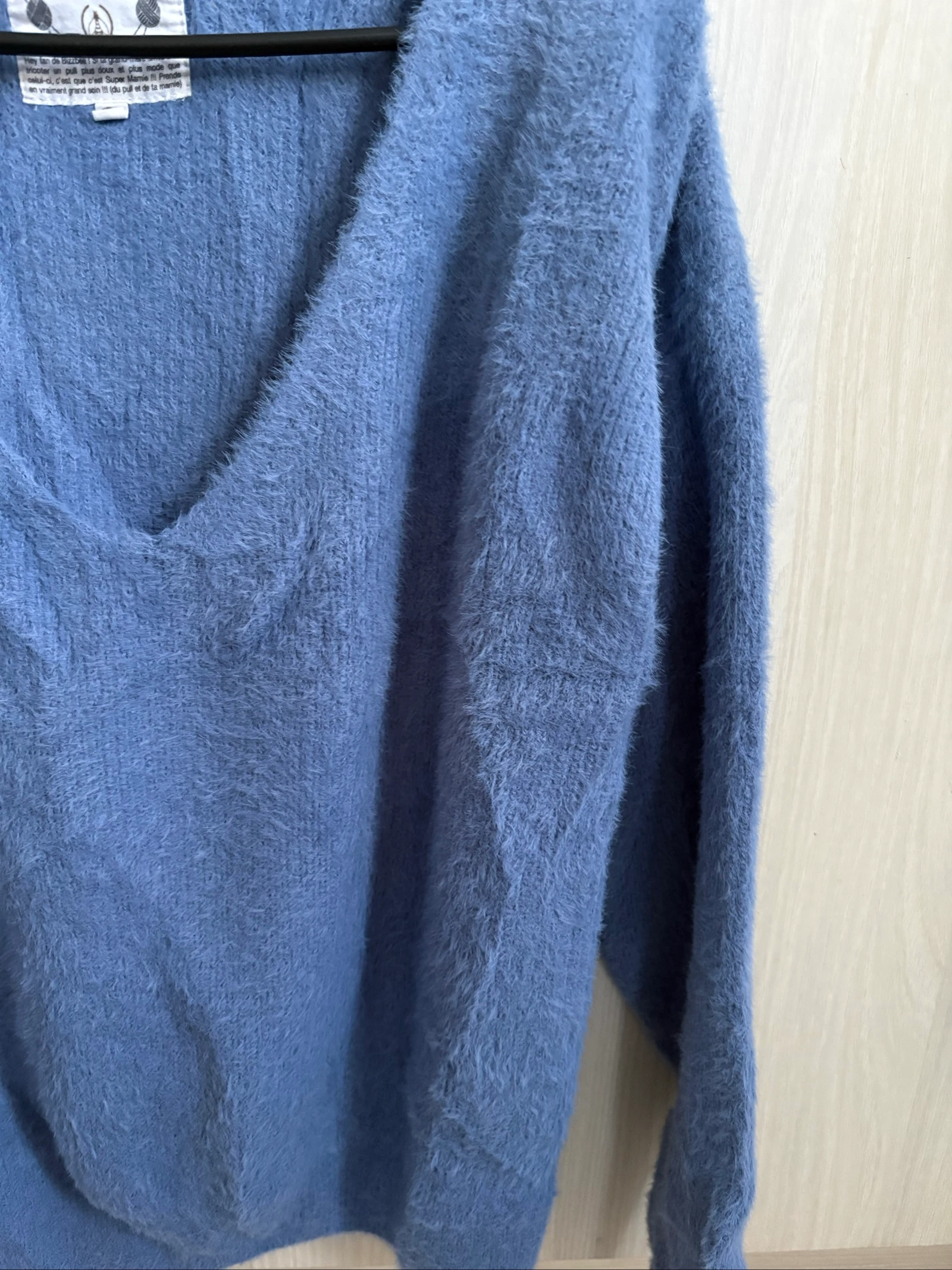 Women's S light blue BizzBee sweater – photo 3